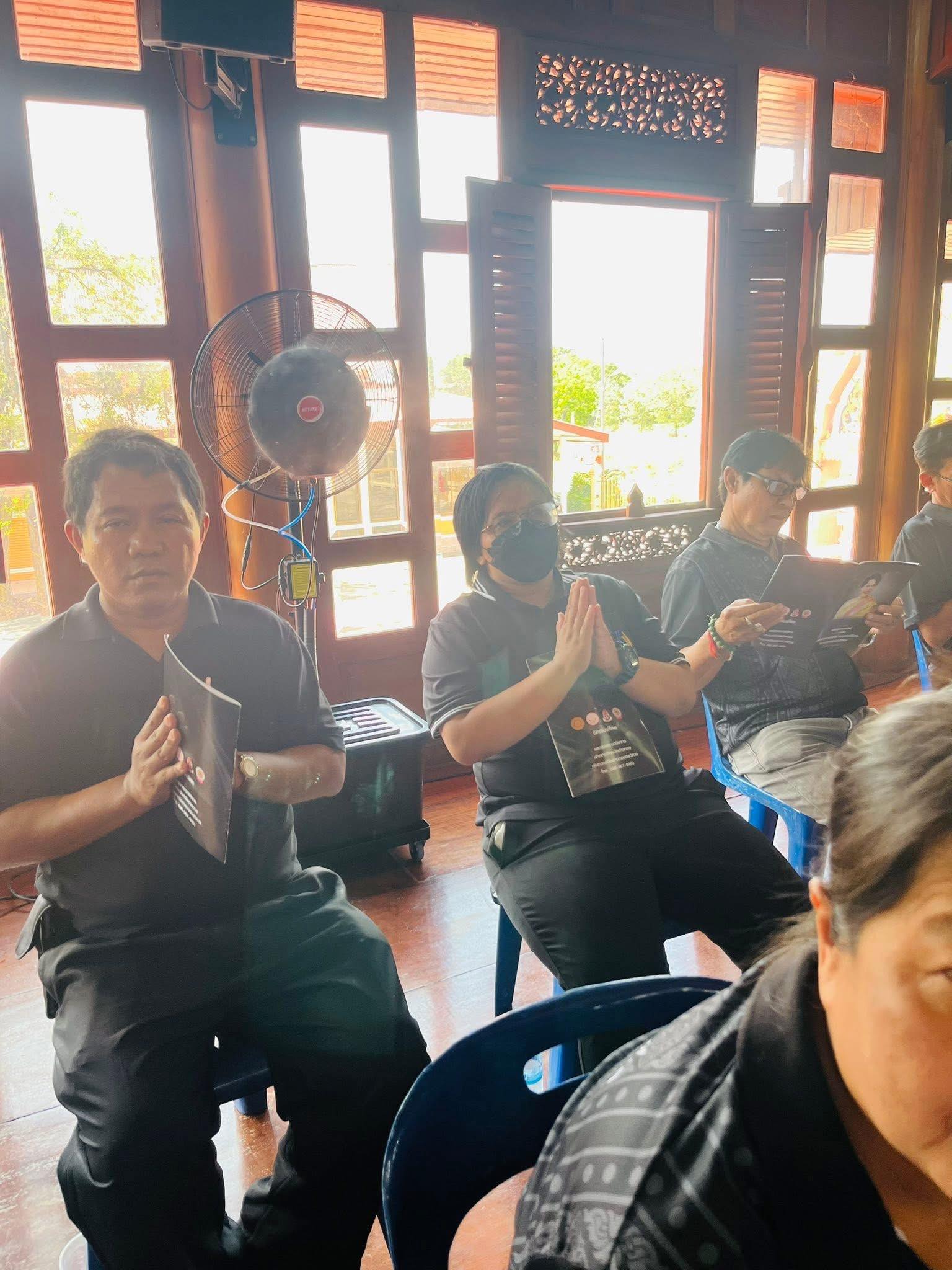 title - ส.ป.ก.อ่างทอง ร่วมพิธีสวดพระพุทธมนต์และเจริญจิตตภาวนา อุทิศถวายพระราชกุศลแด่สมเด็จพระนางเจ้าสิริกิตติ์ พระบรมราชินีนาถ พระบรมราชชนนีพันปีหลวง 